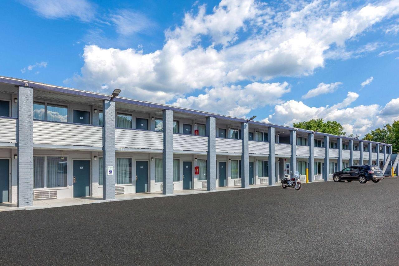 Travelodge By Wyndham Charles Town - Harpers Ferry Dış mekan fotoğraf